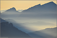 Sonnenstrahlen... Kleinwalsertal  *Allgäuer Alpen *, Panoramablick über Bergsilhouetten